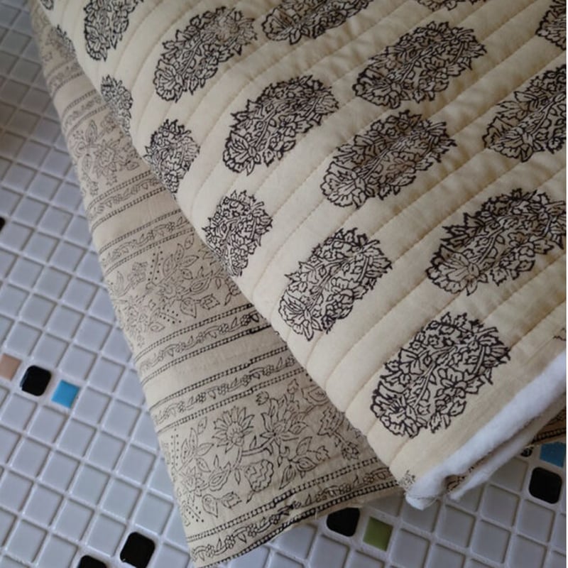 キルティングカット生地「バグループリント・ブータ柄とボーダー」生地