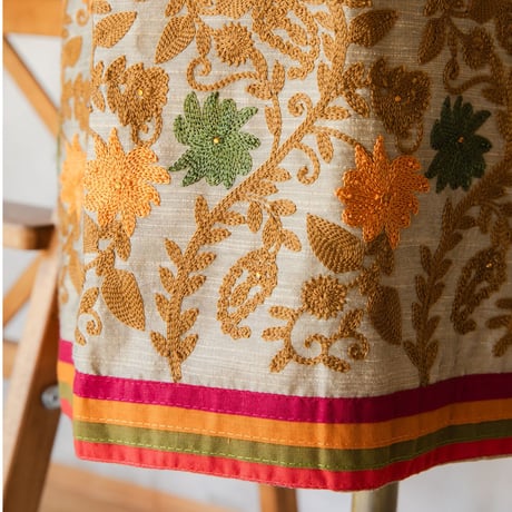 ドレスマテリアル・3点セット「花唐草刺繍」（スモーキーオレンジの花）
