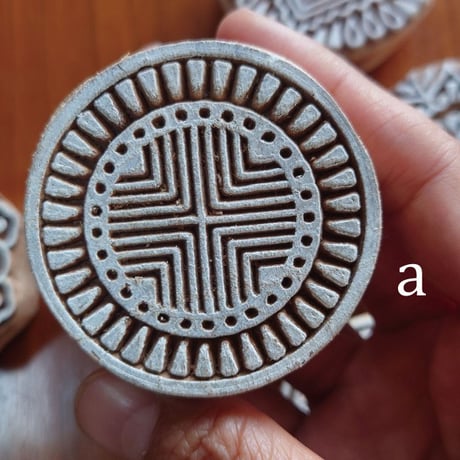 中くらいの模様のウッドブロック