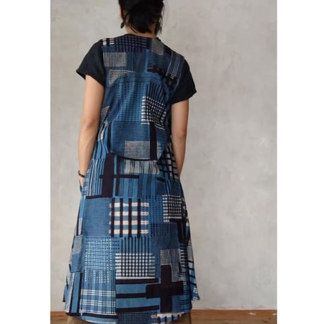 【星ヶ丘洋裁学校】Mami Tsuji Block print シーツ生地×「ノースリーブカシュクールワンピース」