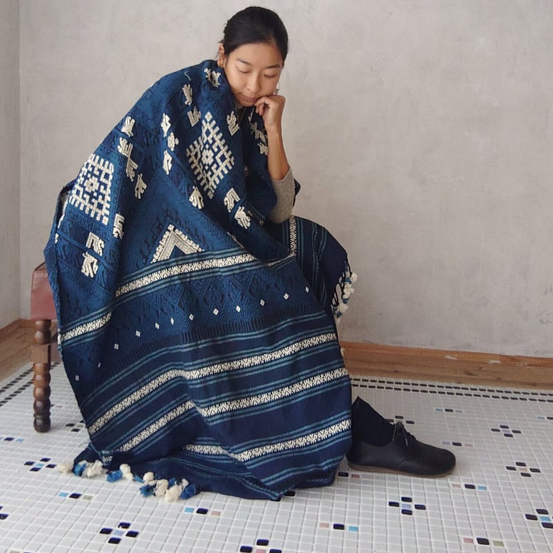 チェンマイマーケット2022年秋：インディゴ手織り手刺繍・大判ショール