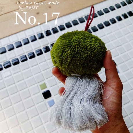 チェンマイマーケット2022年7月：パントさんのボンボンタッセル