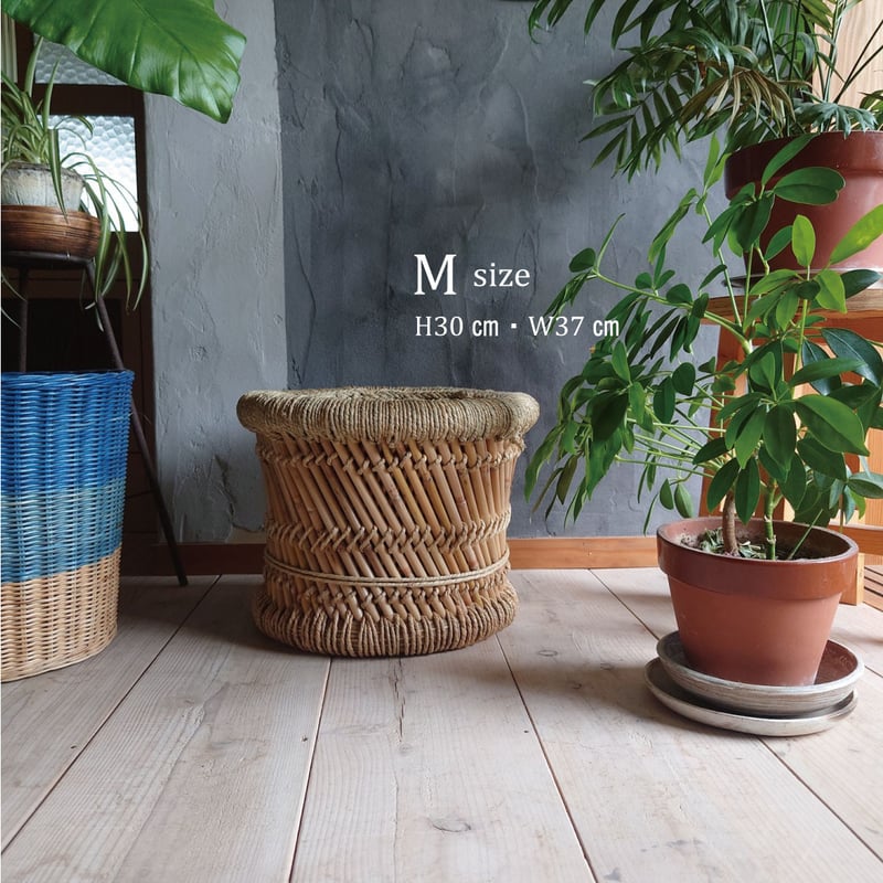 インドの素敵なスツール インテリアの片隅に インドの素敵なスツール インテリアの片隅に