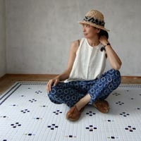 mogo「タックパンツ」×MamiTsuji「バグルー村の太陽の花・青」