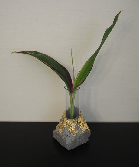 Moold × ACCA flower / Concrete flower vase