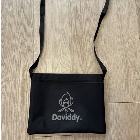 Daviddy3点セット(サコッシュ・ステッカー2種・缶バッジ2種)