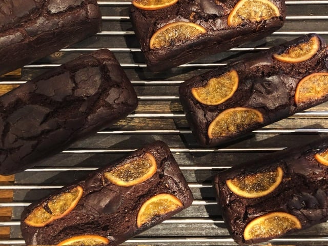 売れなかったら今シーズン又つかうなので近く削除します。 年末年始のお休みと、2026年から営業時間が変わりますのお知らせです