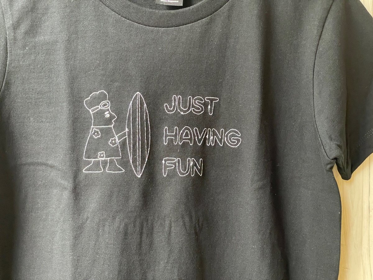 菅原しおんコラボ Tシャツ「JUST HAVING FUN」 | Grand Bleu Gam