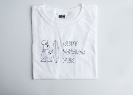 菅原しおんコラボ Tシャツ「JUST HAVING FUN」