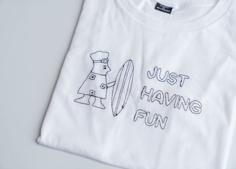 菅原しおんコラボ Tシャツ「JUST HAVING FUN」