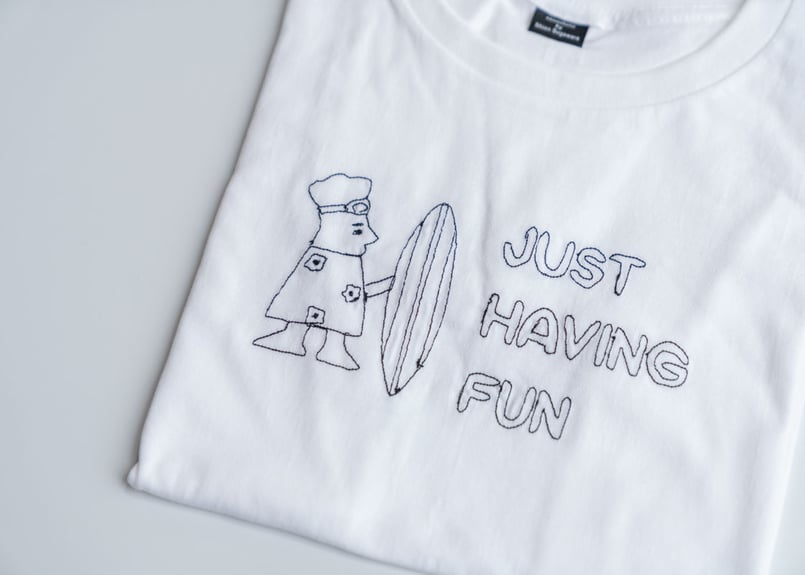 菅原しおんコラボ Tシャツ「JUST HAVING FUN」 | Grand Bleu Gam