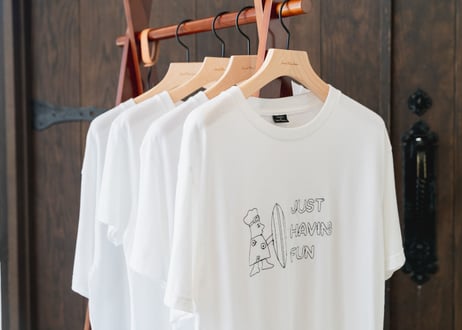 菅原しおんコラボ Tシャツ「JUST HAVING FUN」