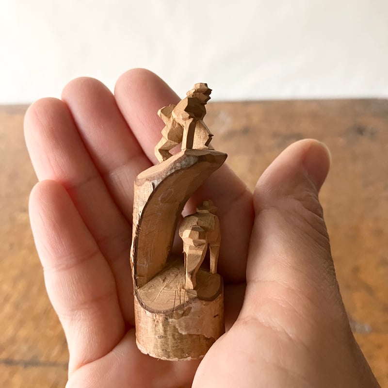 一刀彫り 山登り ダブル | ruchibo