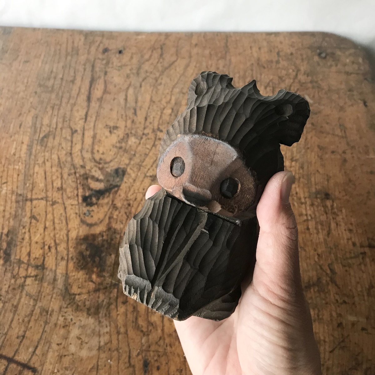 オーダー　花瓶を持った小さな木彫りのクマさん　双子ちゃん