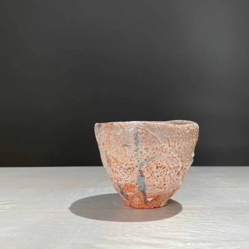 ♥絵志野　ぐい呑み　桐箱付き　⑰　志野　ぐい飲み　骨董品 Yahoo!オークション -「志野ぐい呑み」の落札相場・落札価格