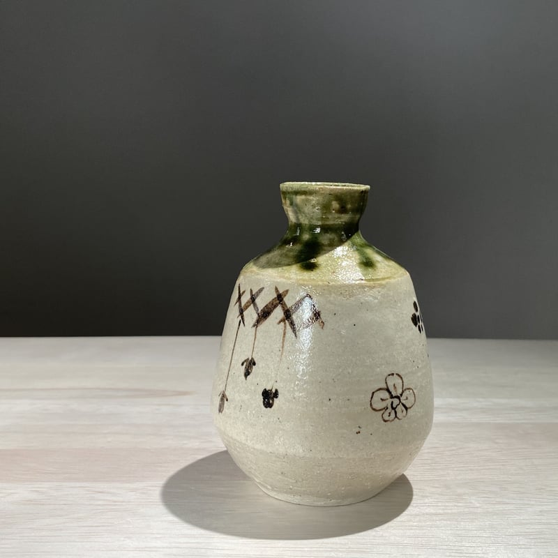 織部焼　古織部　秋草図徳利　時代箱付　M　3841 織部焼｜うつわ知新 | 京都知新 | MBS 毎日放送