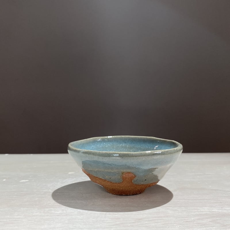 陶芸家　作家物　岡本作礼　唐津井戸　ぐい呑　井戸ぐい呑　梅花皮　酒器　酒盃　共箱 Amazon.co.jp: 陶芸家 作家物 岡本作礼 唐津井戸 ぐい呑 井戸ぐい呑