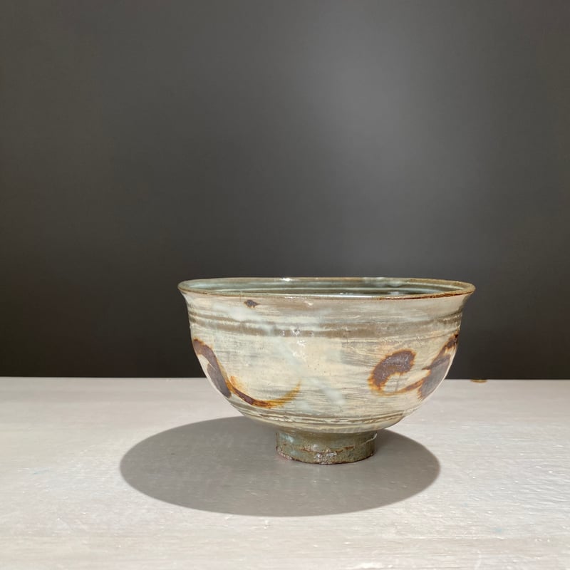 2508-1 鶏龍山三島絵刷毛目茶碗 伊藤明美 | ryoisseki-online by う