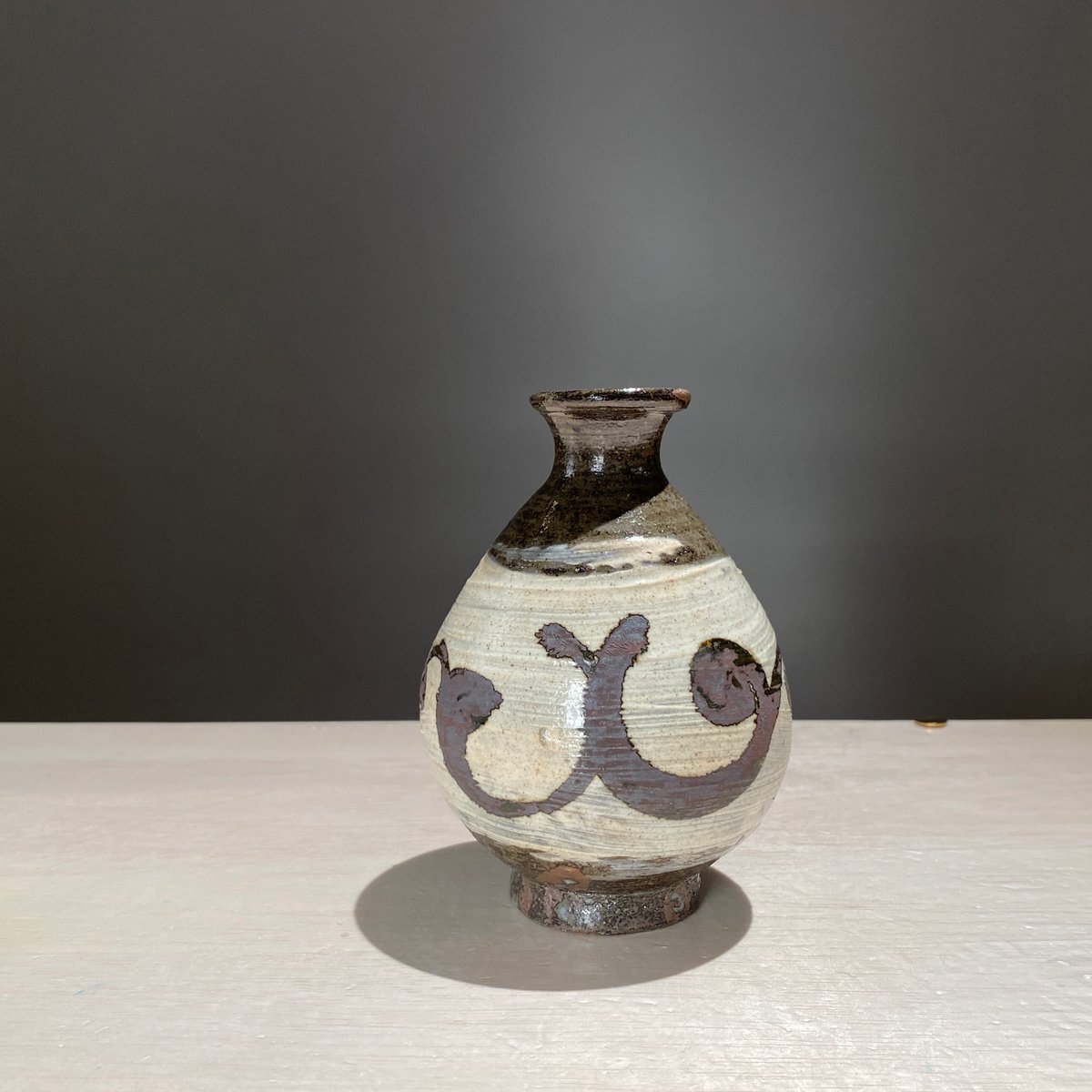 2508-2 鶏龍山絵刷毛目徳利 伊藤明美 | ryoisseki-online by うつわ