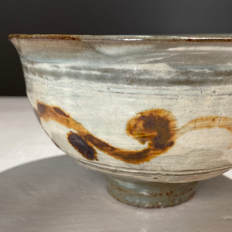 2508-1 鶏龍山三島絵刷毛目茶碗 伊藤明美 | ryoisseki-online by う