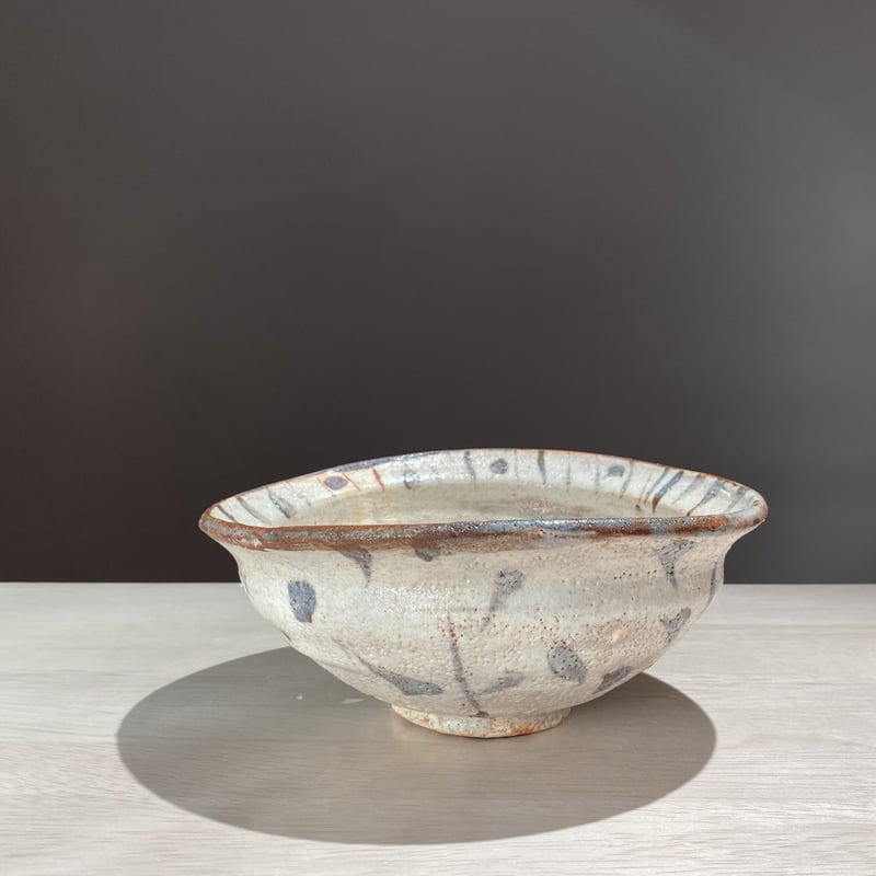2305-10 白志野リム鉢 關 共歩 | ryoisseki-online by うつわや涼一石