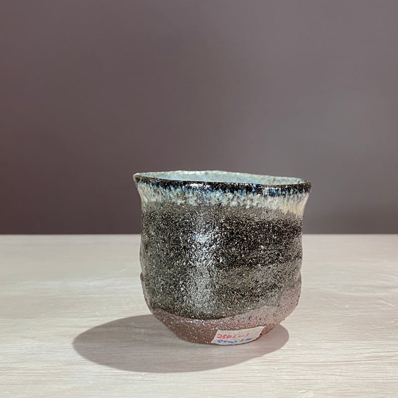 2501-1 飯洞甕土朝鮮唐津ぐい呑 水谷渉 | ryoisseki-online by うつ