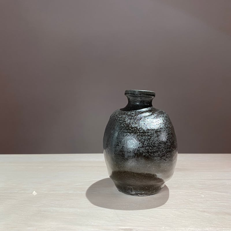 57-1 黒釉偏壺徳利 伊藤明美 | ryoisseki-online by うつわや涼一石