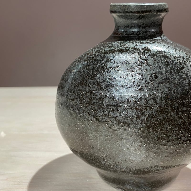 中国　明時代　黒釉壺　アンティーク　送料込み250901 A russet-painted black-glazed vase (Yuhuchunping), Northern