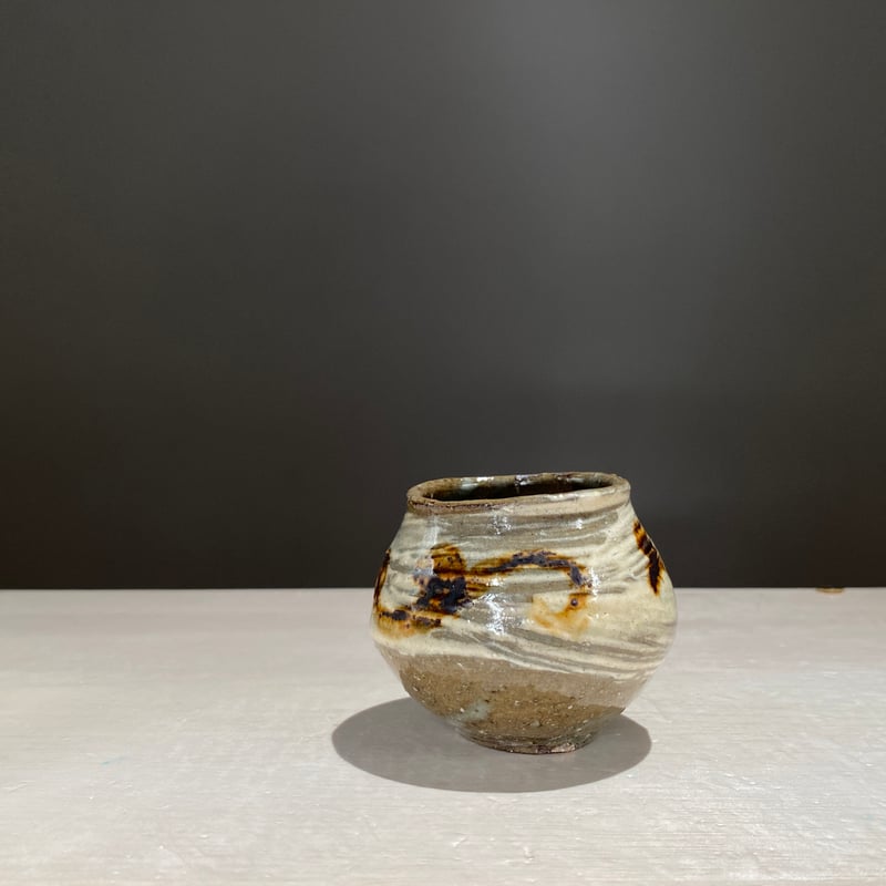 2508-6 鶏龍山絵刷毛目塩笥ぐい呑 伊藤明美 | ryoisseki-online by