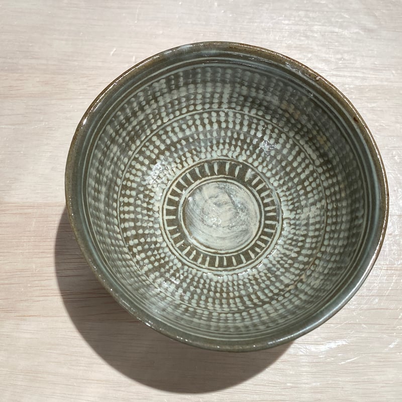 2508-1 鶏龍山三島絵刷毛目茶碗 伊藤明美 | ryoisseki-online by う