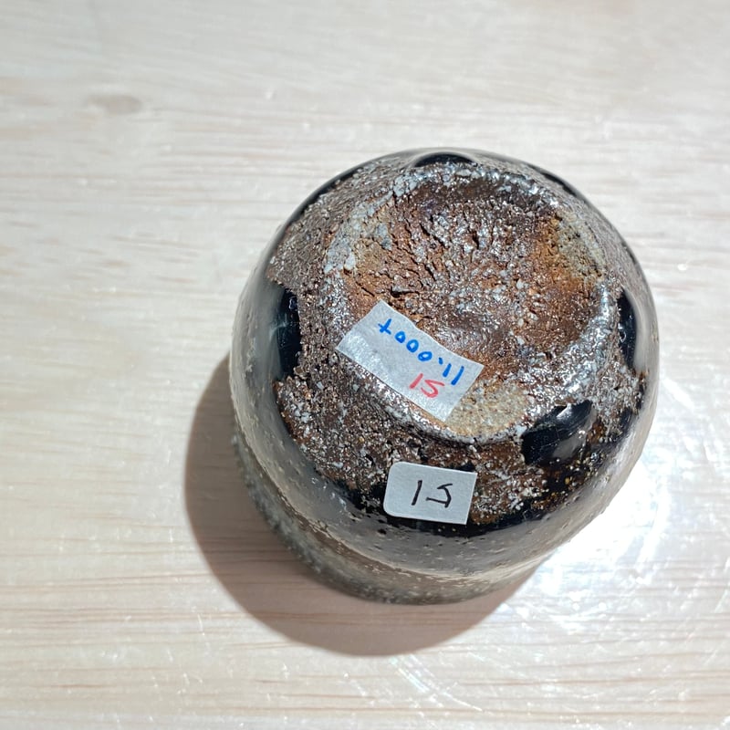 梅田健太郎　ぐい呑　 唐津焼　供箱 共布 栞付き 梅田健太郎 朝鮮唐津四方ぐい呑 共箱付き - メルカリ