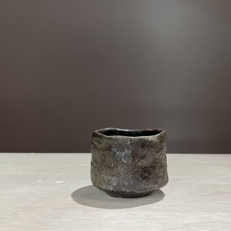 2305-3 烏黒ぐい呑 川上清美 | ryoisseki-online by うつわや涼一石