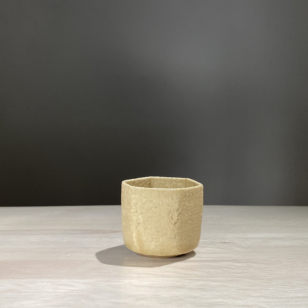 処分価格　豊場 惺也 作 美濃唐津 酒盃 未使用品 09 藤原和夫 黄瀬戸六角酒盃 | ryoisseki-online by うつわや涼一石