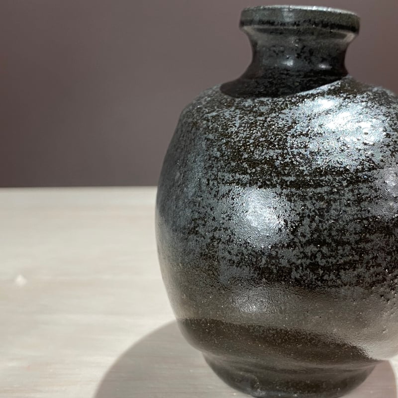 57-1 黒釉偏壺徳利 伊藤明美 | ryoisseki-online by うつわや涼一石