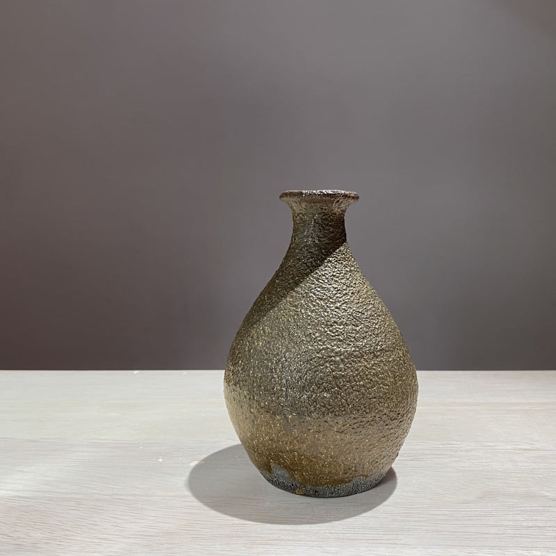 2308-1 黒唐津徳利 明賀亘史 | ryoisseki-online by うつわや涼一石