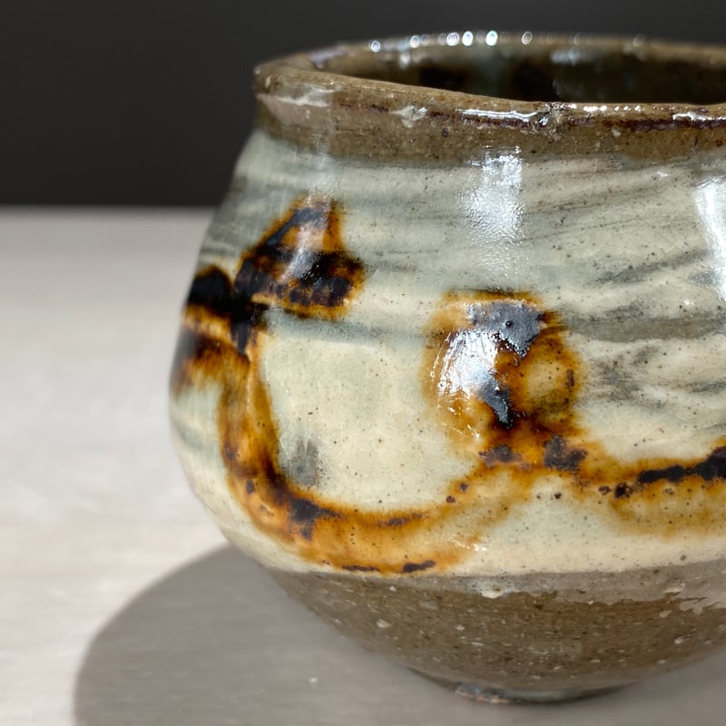 2508-6 鶏龍山絵刷毛目塩笥ぐい呑 伊藤明美 | ryoisseki-online by