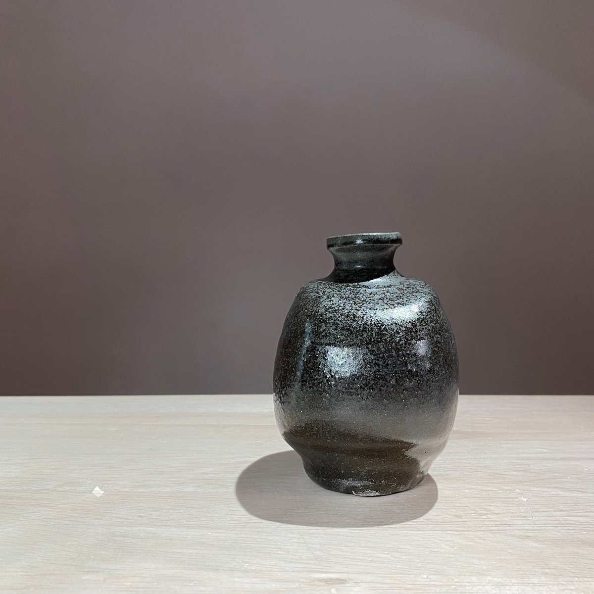 松代焼　褐釉黒彩壺　明治時代頃 櫛目壺］ -河井寛次郎 作 -1938年頃 . こちらの作品は5/3(土)〜5