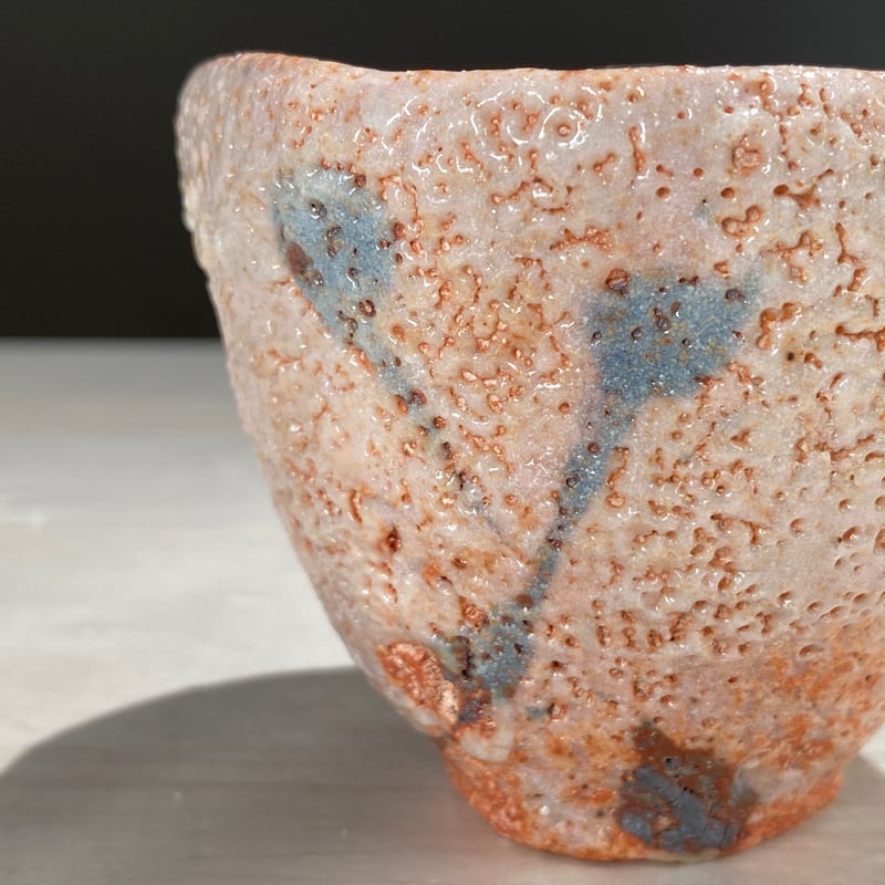 2504-8 志野ぐい呑 關 共歩 | ryoisseki-online by うつわや涼一石