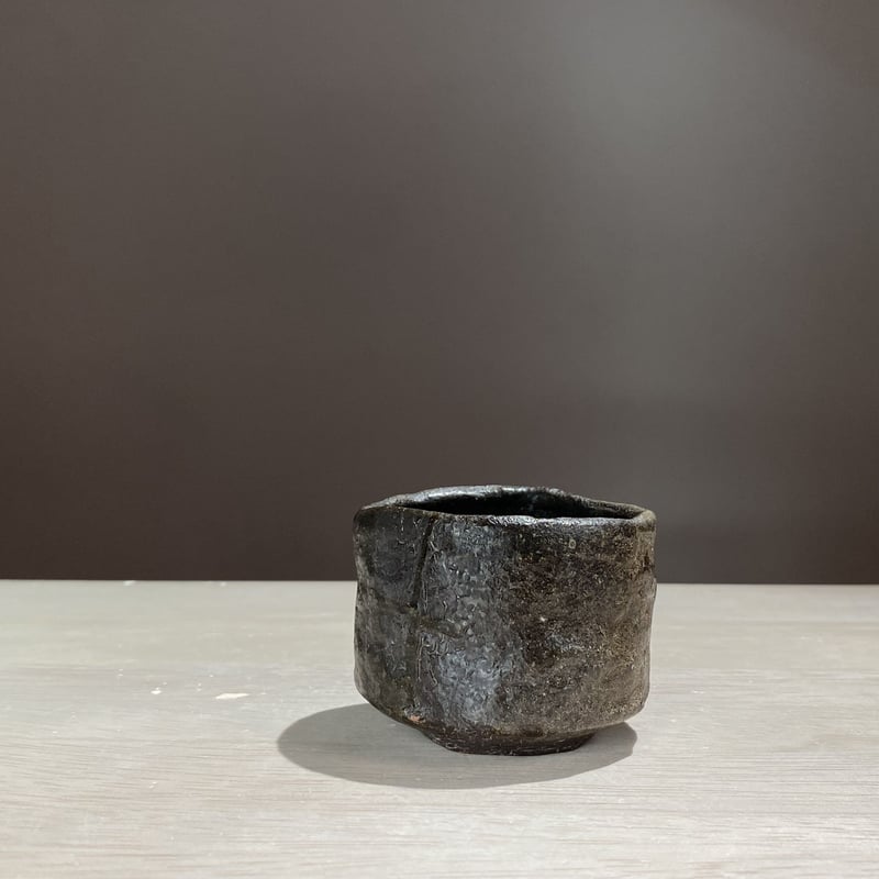 2305-3 烏黒ぐい呑 川上清美 | ryoisseki-online by うつわや涼一石