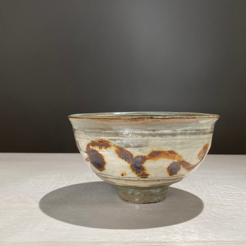 2508-1 鶏龍山三島絵刷毛目茶碗 伊藤明美 | ryoisseki-online by う