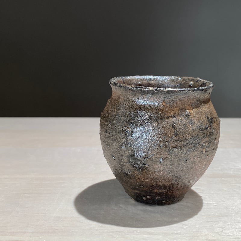 壺屋焼.19世紀.黒釉髪油壺 壺屋焼.19世紀.黒釉髪油壺