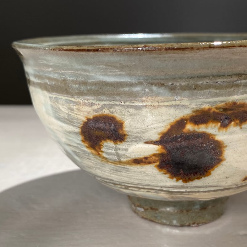 2508-1 鶏龍山三島絵刷毛目茶碗 伊藤明美 | ryoisseki-online by う