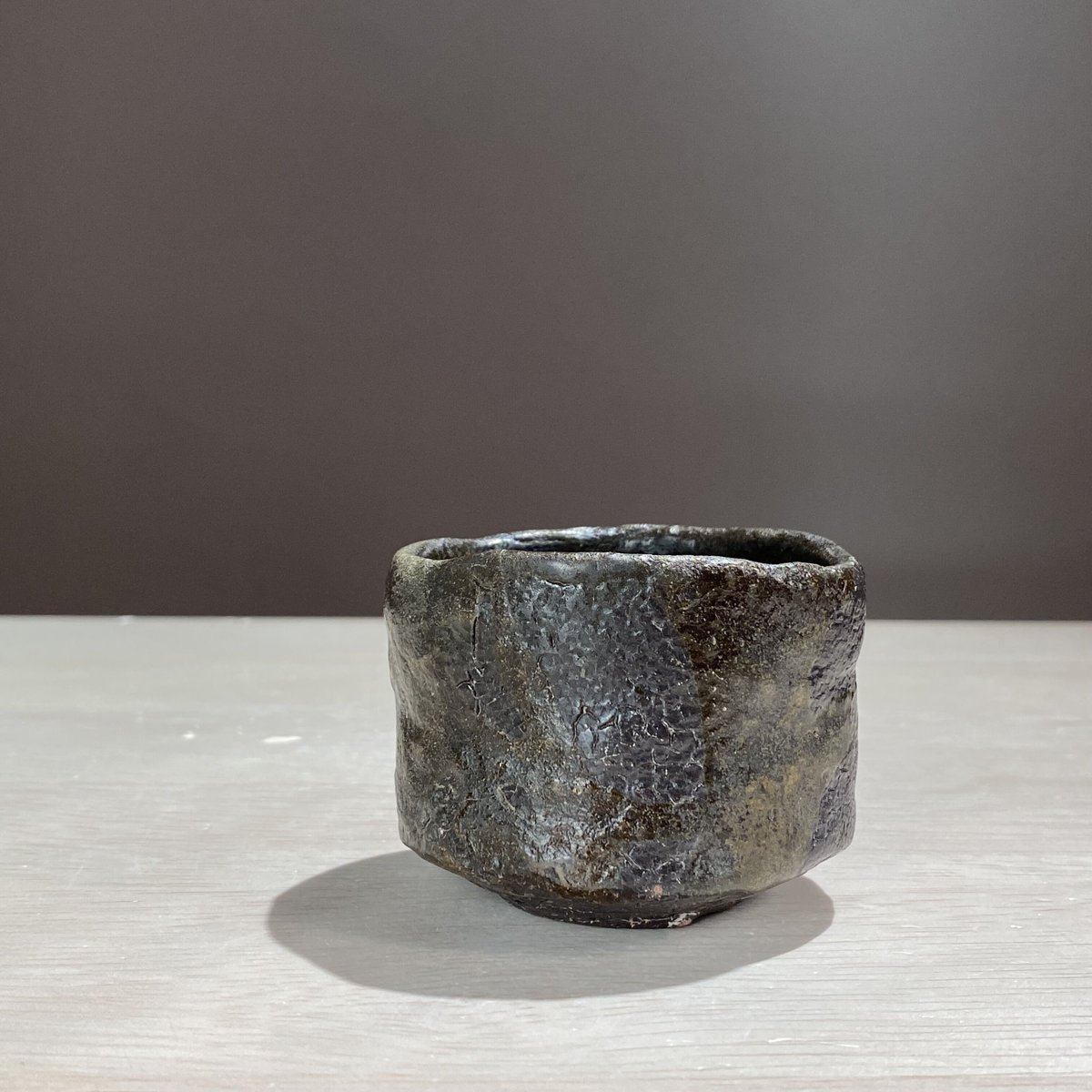 2305-3 烏黒ぐい呑 川上清美 | ryoisseki-online by うつわや涼一石