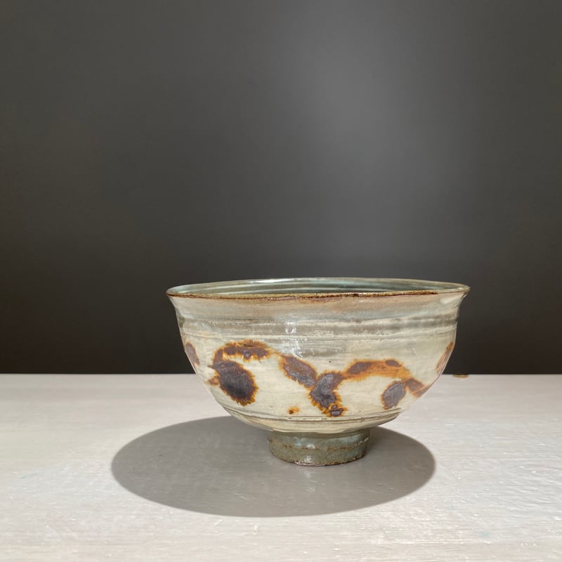 2508-1 鶏龍山三島絵刷毛目茶碗 伊藤明美 | ryoisseki-online by う
