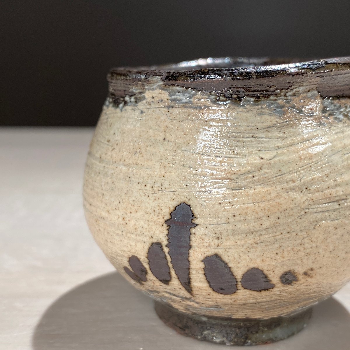 2508-4 鶏龍山絵刷毛目塩笥ぐい呑 伊藤明美 | ryoisseki-online by