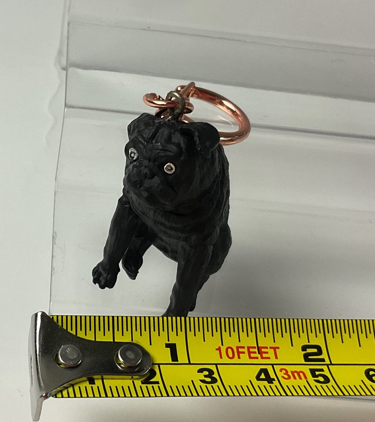 樹脂製 犬置物 パグ お座り 黒 キーホルダー | Haniibaaz