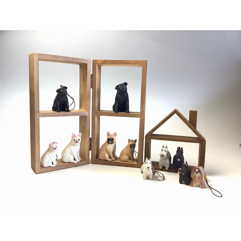 ミニチュア犬フィギュア パグ お座り 黒 樹脂製 犬置物 | Haniibaaz