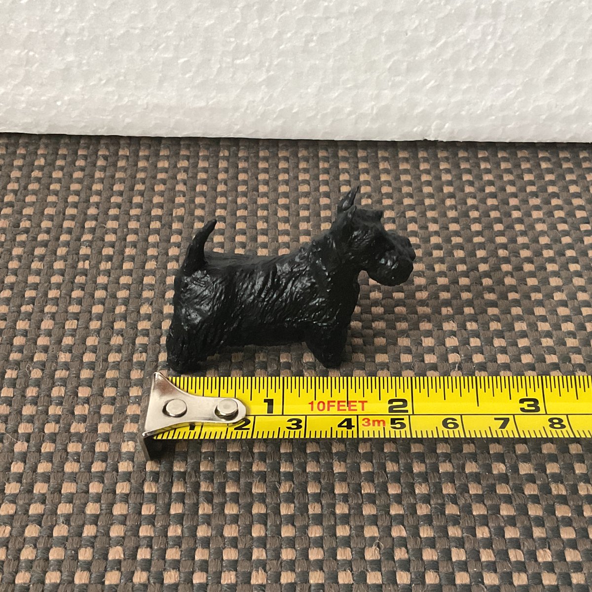 アンティーク　黒いスコティッシュテリア　フィギュリン ミニチュア犬フィギュア スコティッシュテリア 黒 樹脂製 ブラック 犬