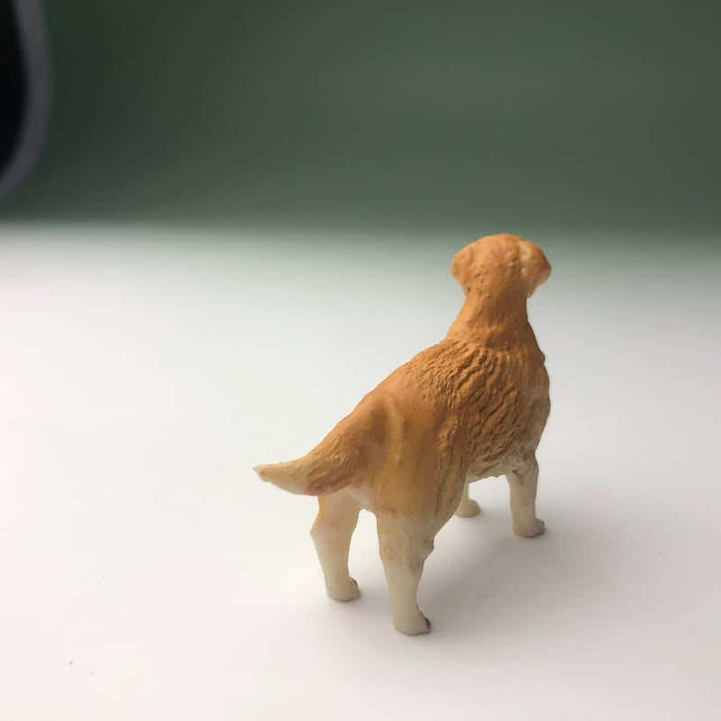 ミニチュア犬フィギュア ゴールデンレトリバー 樹脂製 犬置物 | Haniibaaz