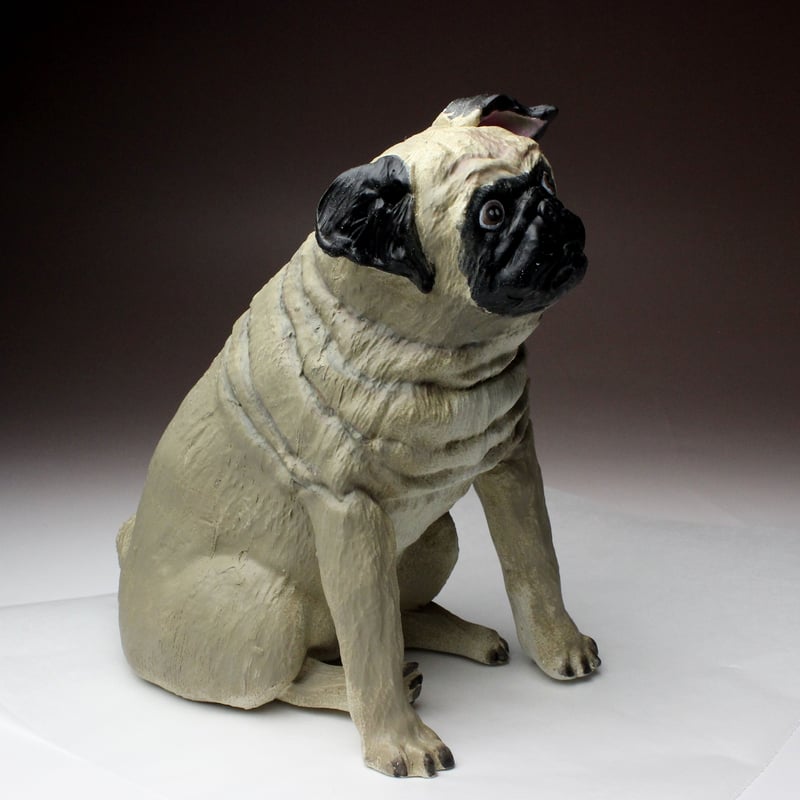 樹脂製 犬置物 パグ お座り フォーン 淡黄色 (白) | Haniibaaz